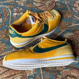 Nike Women’s Vibrant Yellow and Dark Green Sneakers